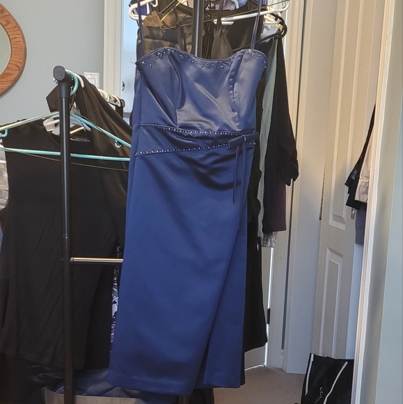 Formal Dress - Picture 1 of 3